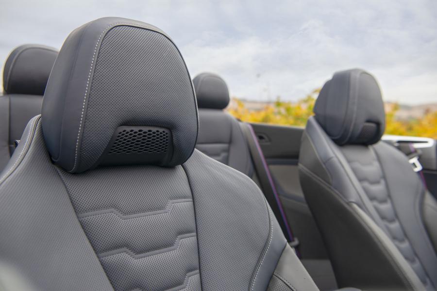 Детали интерьера BMW M850i xDrive Convertible (G14) 2019 года  (AU) (фото 23 из 41)